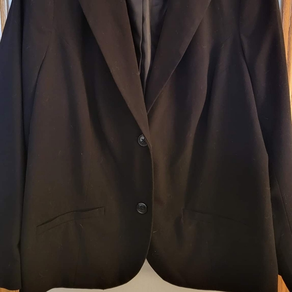 Women's Black Blazer Size 18W. Brand 212 Collection. - Picture 3 of 3